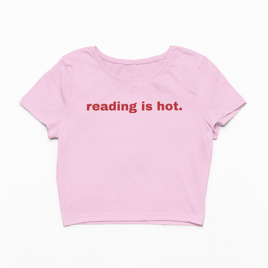 Růžový crop top s nápisem Reading is hot.