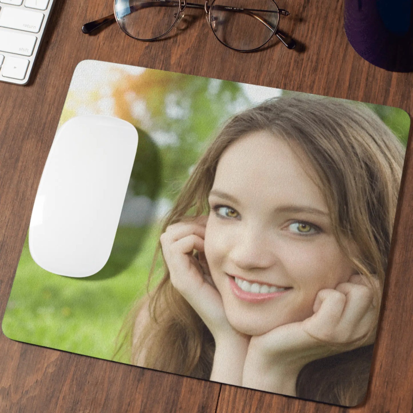 Podložka pod myš s vlastní fotografií hezké dívky