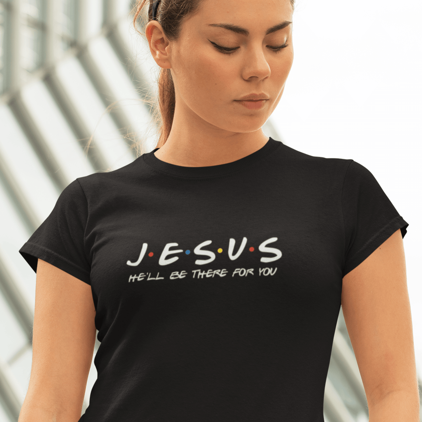 Tričko s nápisem "Jesus tu bude pro tebe" – víra ve stylu Přátel