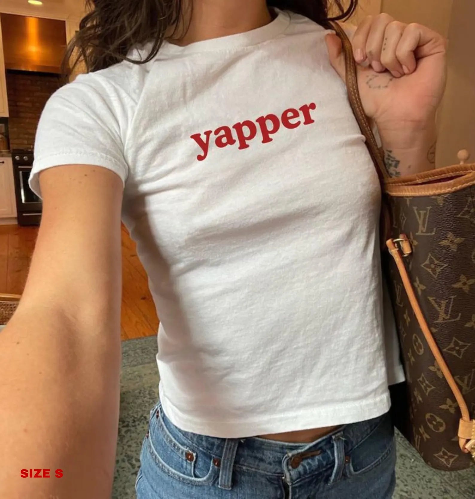 Baby Tee s nápisem YAPPER