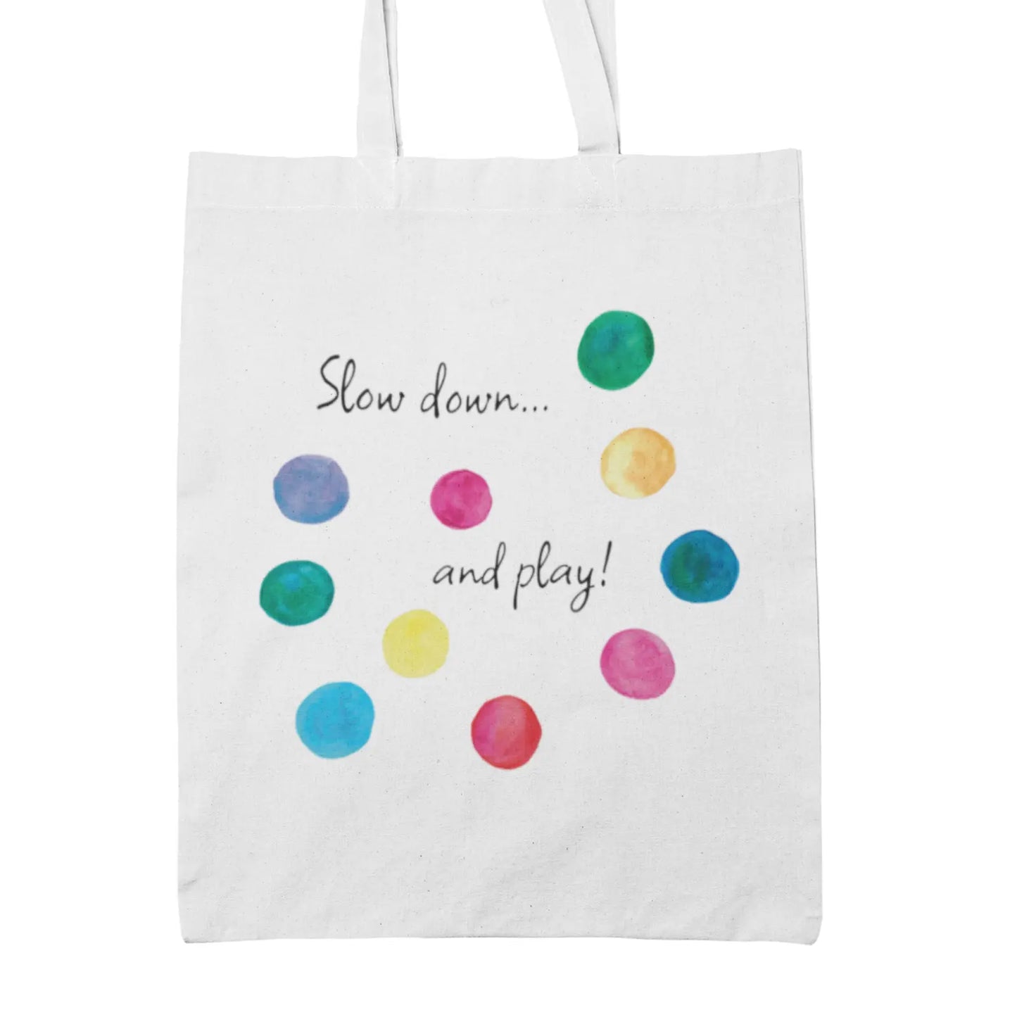 bílá taška s puntíky a nápisem Slow down an play od Ivy Kočíkové