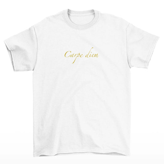 Bílé tričko s nápisem Carpe diem