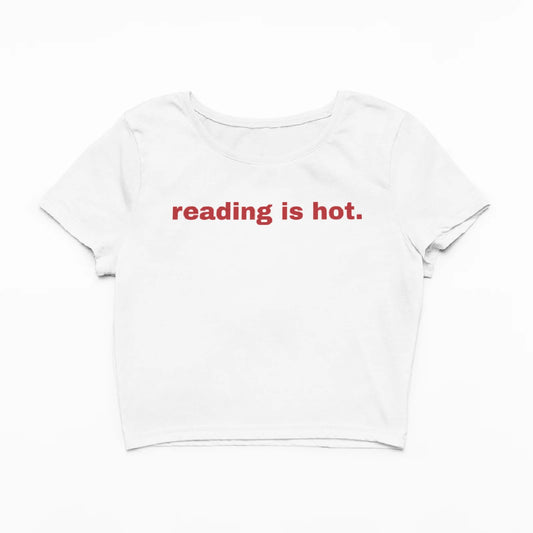 Bílý crop top s nápisem Reading is hot
