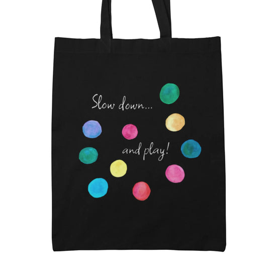 Černá taška s puntíky Slow down and play malba od Ivy Kočíková