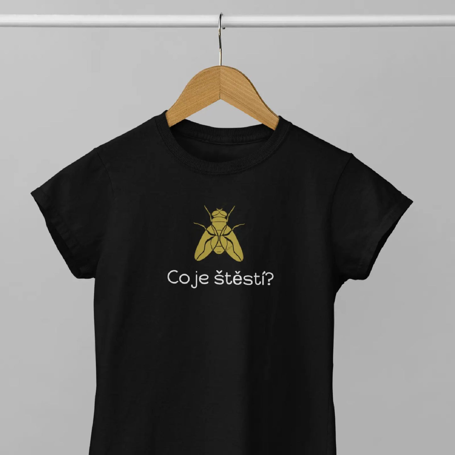 Černé tričko s muškou a nápisem Co je štěstí? Dámské