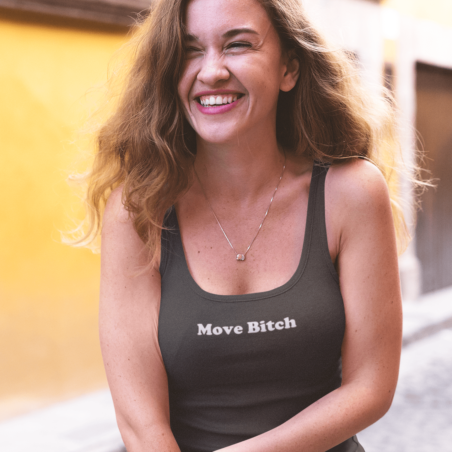 Dámské tílko s nápisem Move Bitch
