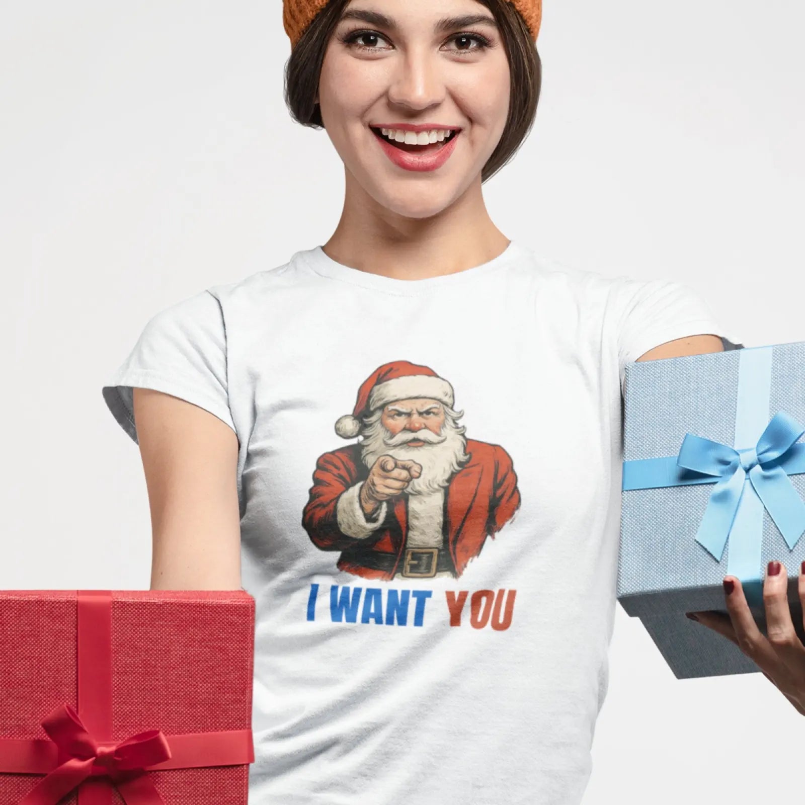 Holka v bílém Vánočním tričku Santa Claus I want you