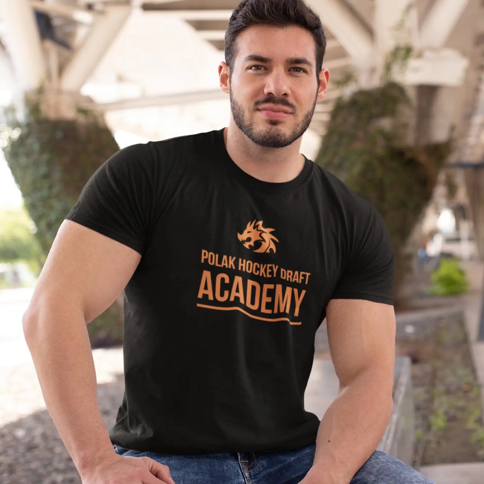 Muž v černém tričku Vojtěch Polák Hockey Draft Academy