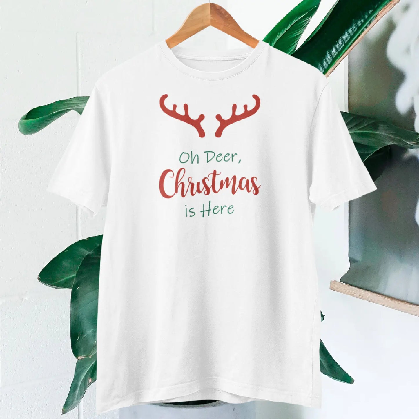 Oh Deer, Christmas Is Here – Vánoční Tričko Pro Sváteční Pohodu - Bílé