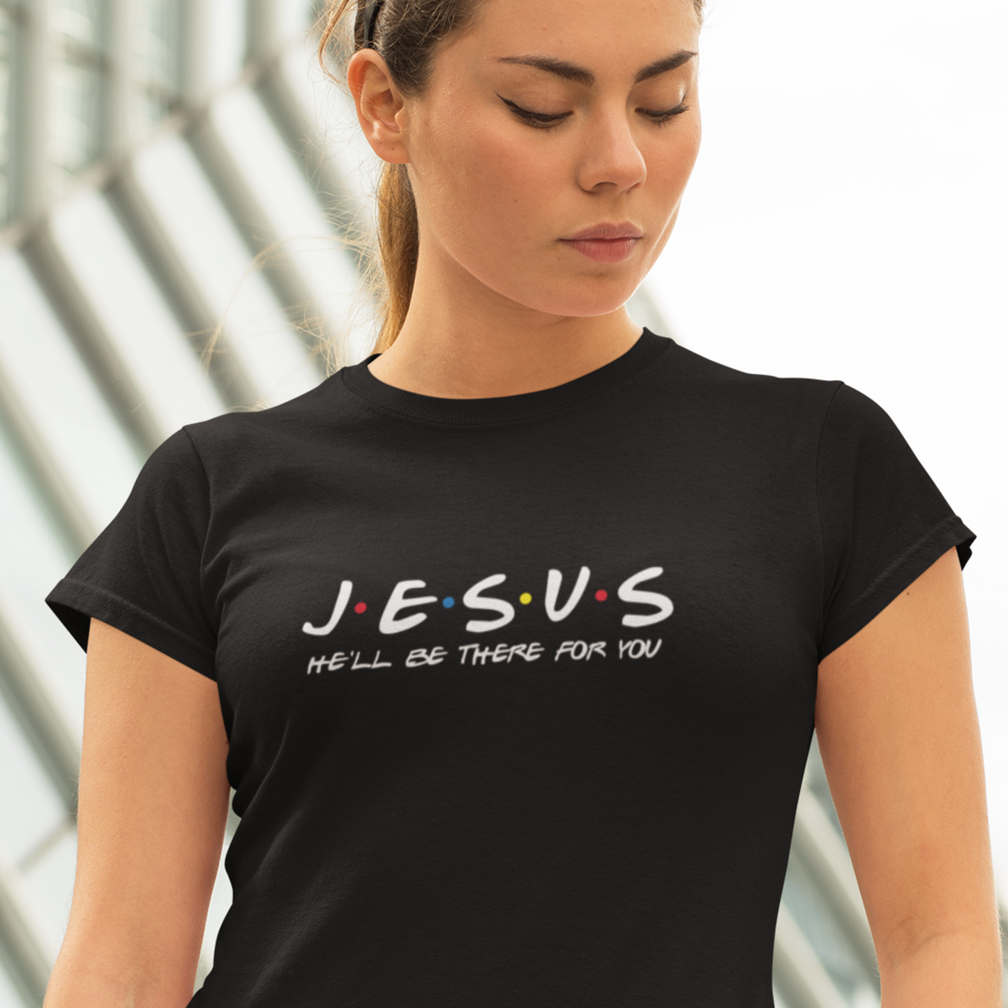 Tričko s nápisem "Jesus tu bude pro tebe" – víra ve stylu Přátel