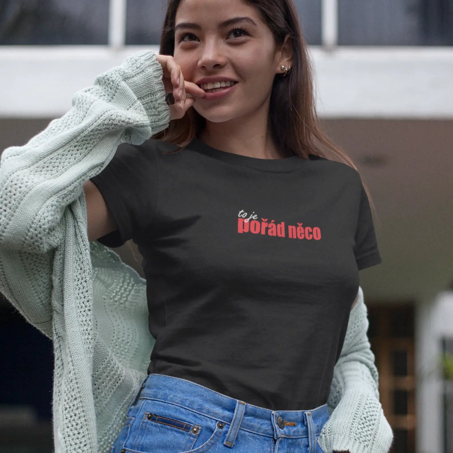 Dámské tričko s nápisem to je POŘÁD NĚCO